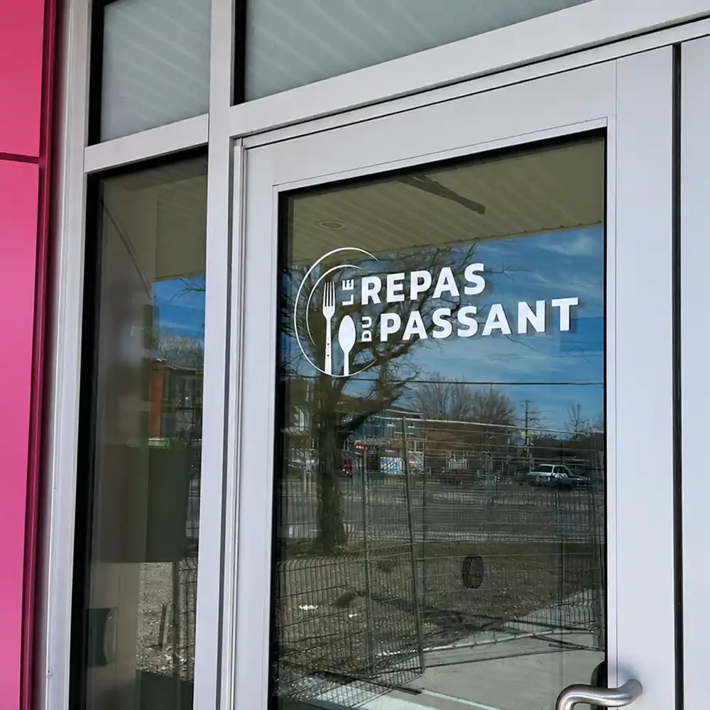 Lettrage autocollant repas du passant
